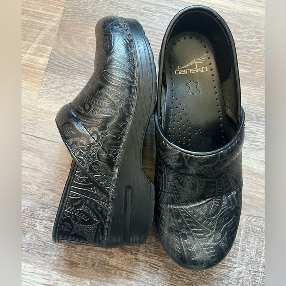 Dansko Professional Black Tooled Clogs Size 36 - Picture 1 of 7